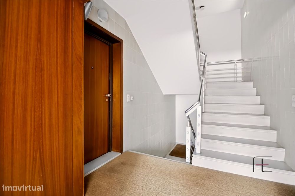 T3+1 com vivência de moradia, garagem fechada e terraço exclusivo de 8