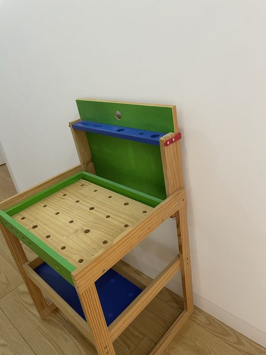 Mesa e kit de ferramentas