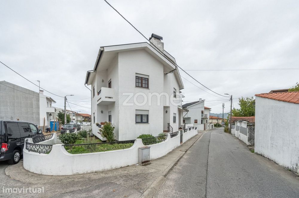 Moradia Gaveto T3 em Darque
