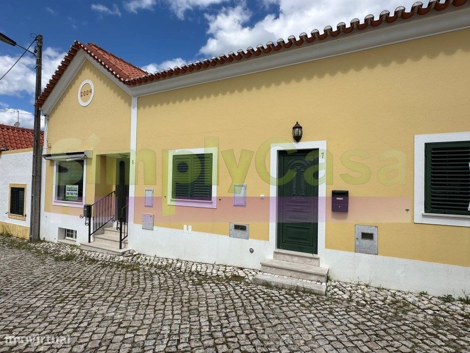 Moradia T2 + Espaço Comercial - CANHA