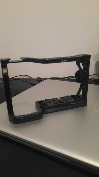 Case/Cage para Sony ZVE10  ATÉ A A6600  – Nova, sem uso
