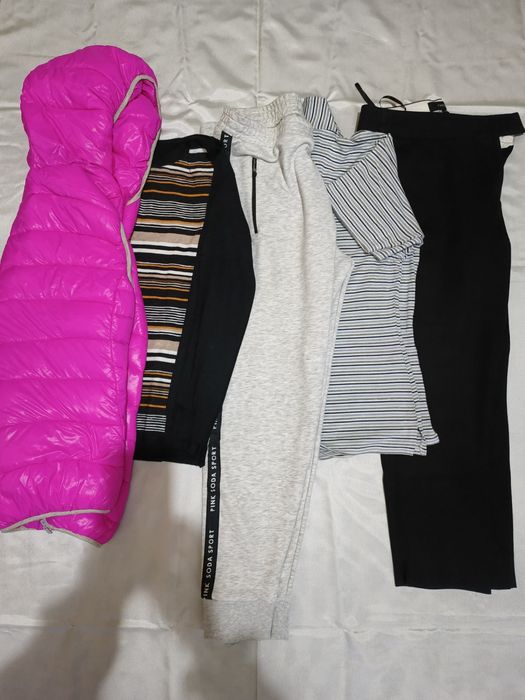 Пакет жіночих речей р48.