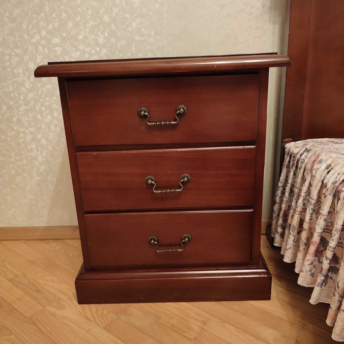 Ліжко (кровать) двоспальне+ 2 тумби.