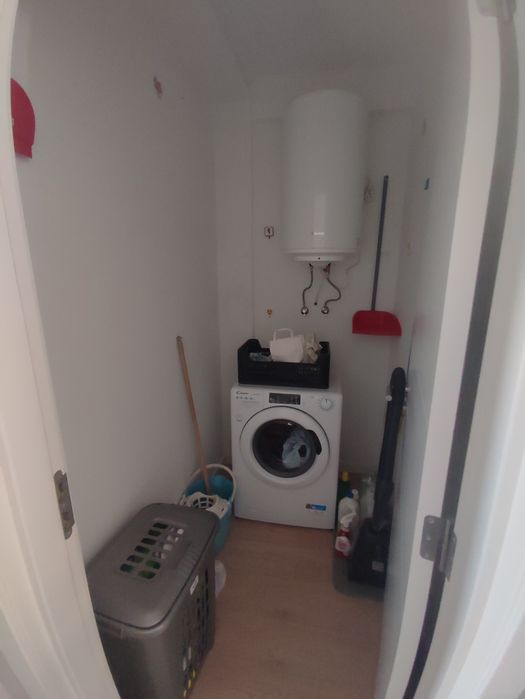 Arrendo Apartamento T2 em frente estação CP Amadora, junto à Câmara Municipal 
Av. Cardoso Lopes