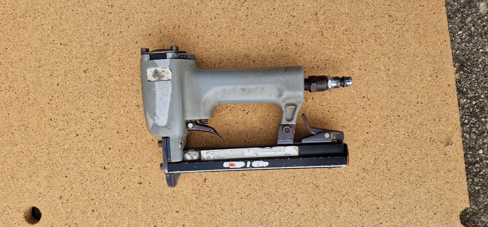 Agrafadora e compressor 50lt ABC