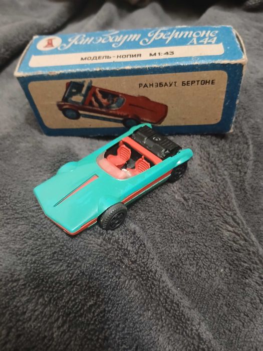 Машинка ссср в коробке.