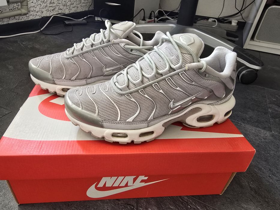 Нові кросівки Nike