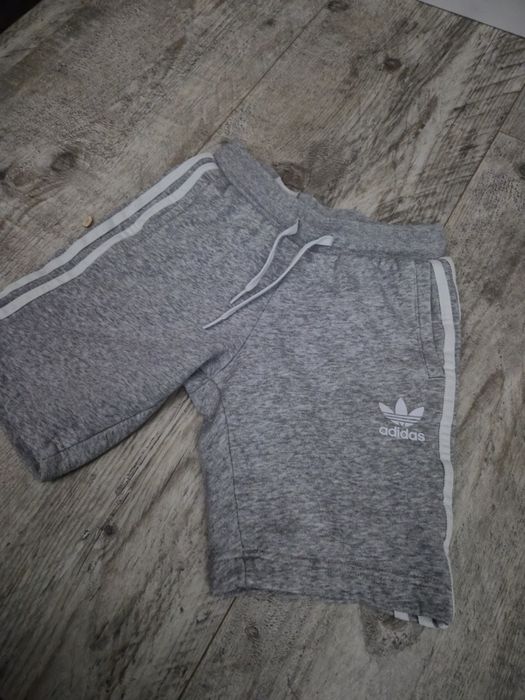 Spodenki adidas szare