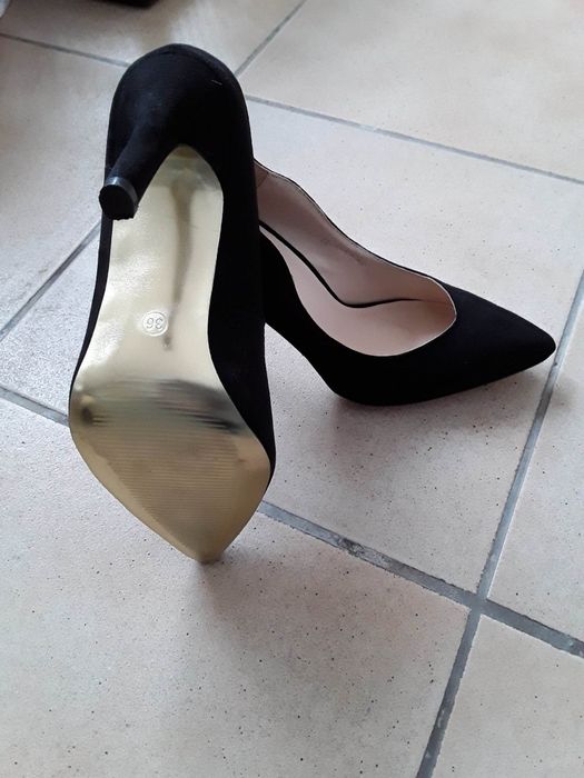 Sapato preto,salto médio