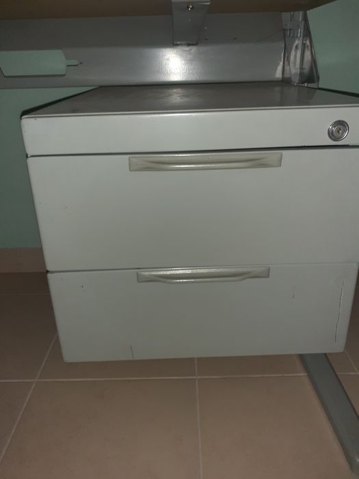 Nova BAIXA DE PREÇO! Secretária de metal com 2 gavetas