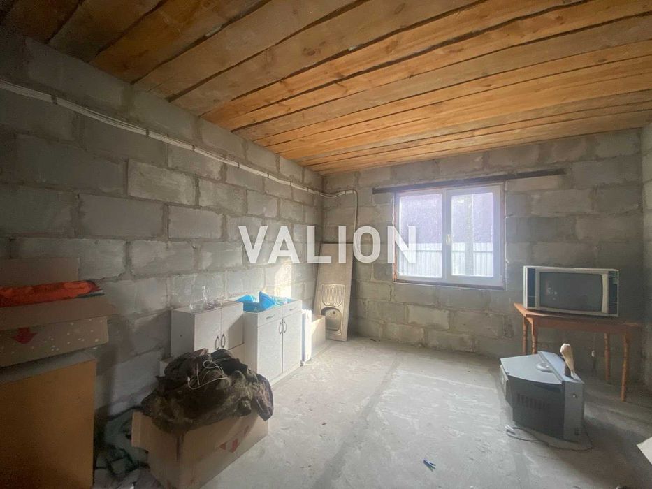 Продається домоволодіння у с Бабинці Бучанського рн 50км від Києва