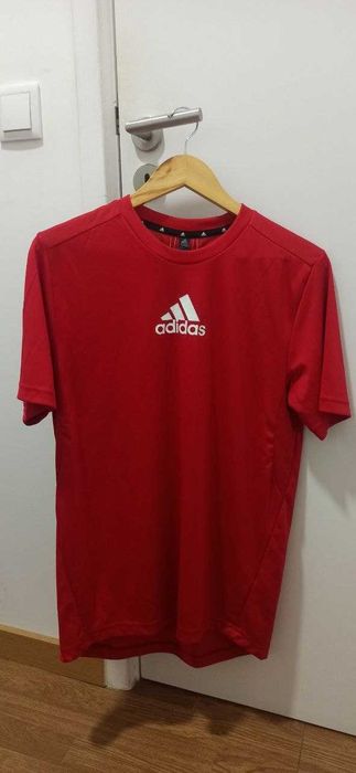 T-shirt desportiva da Adidas