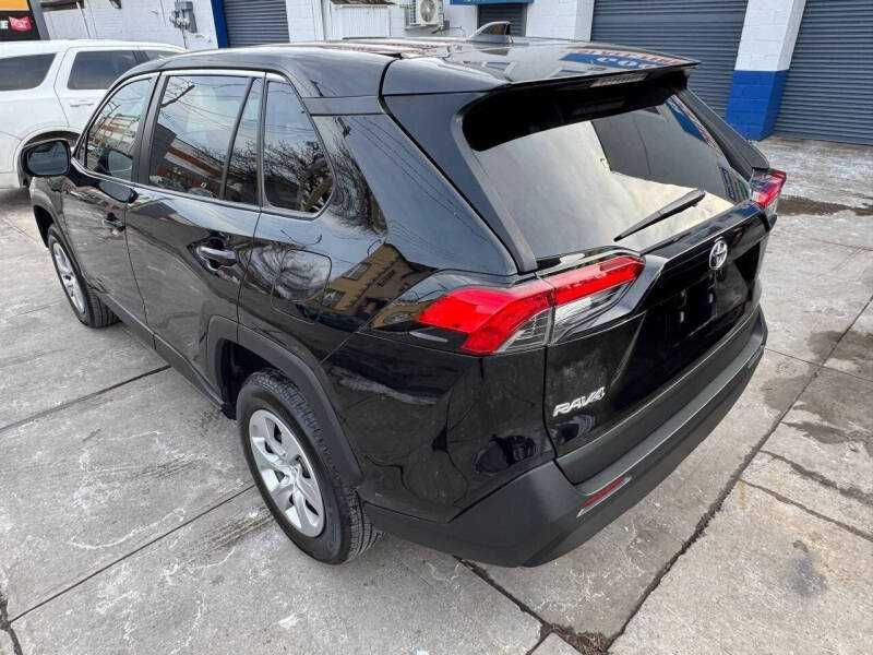 2022 Toyota RAV4 LE