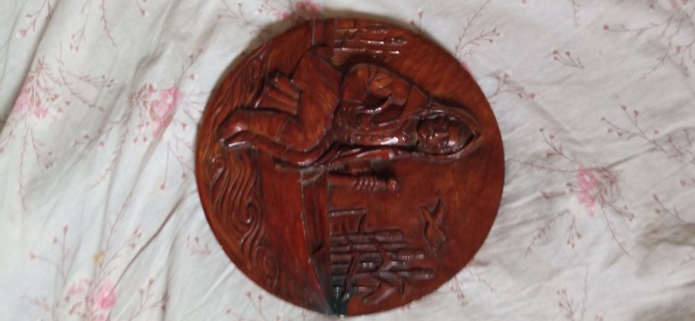 Obraz, stara płaskorzeźba z gipsu z czasów PRL-u. Rybak