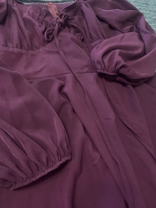 Сукня в трендовому кольорі