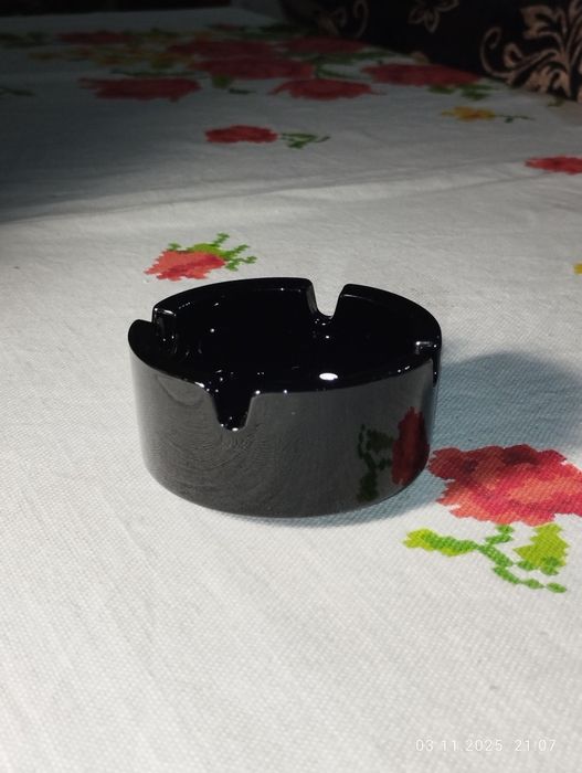 Елегантна чорна попільничка для офісу чи дому (Товсте скло)