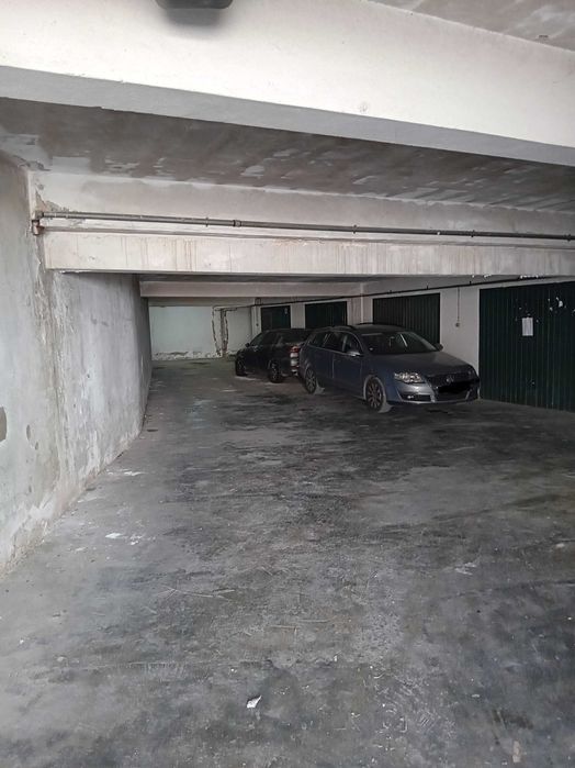 Arrenda-se Garagem de 16 m2