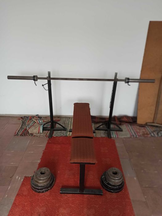 Sprzedam sztangę (gryf 20 kg) wraz z ławką łamaną, stojakami i obciążeniem 85 kg - odbiór osobisty