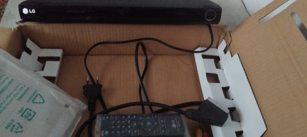Продам програвач  LG DVD Player DVX  440