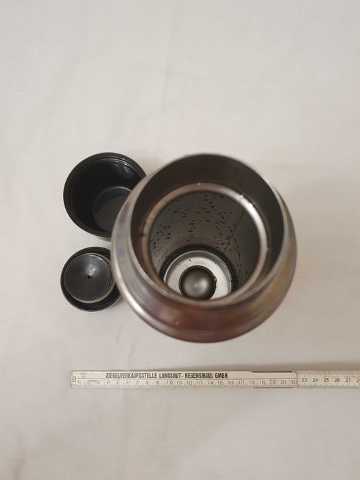 Термос нержавейка  объемом 1л.