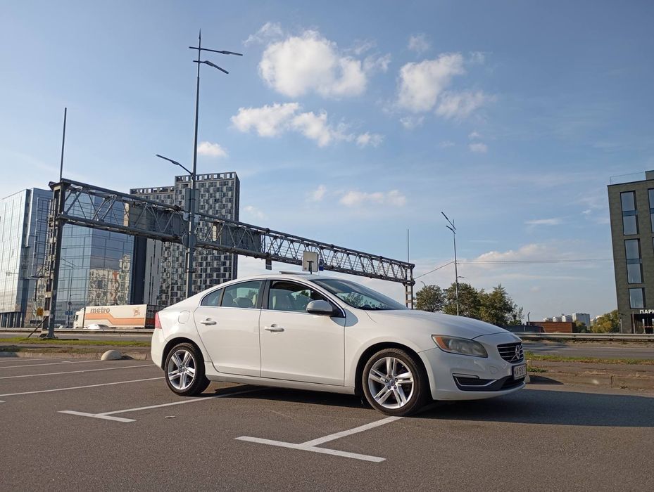 Volvo S60 T5 2015 року | 2.0 Turbo | 245 к.с. | Автомат