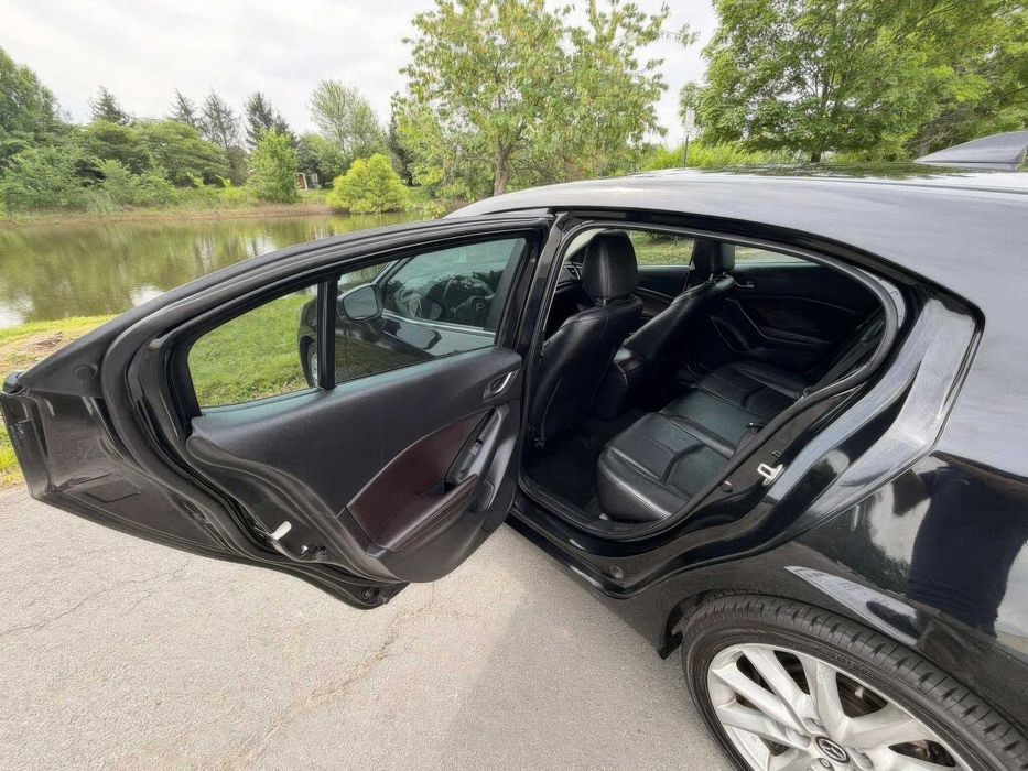Mazda 3      2016