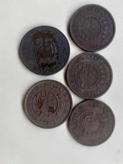 Lote de moedas antigas - Moçambique
