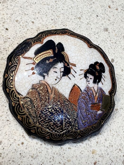 Beautiful antique Asian Satsuma ceramic brooch featuring geishas