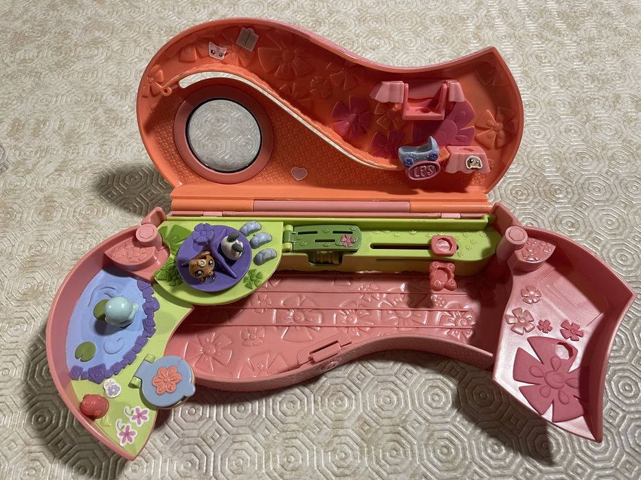 Bandai Pokémon, Tamagotchi, Digimon, Hasbro litle pet shop