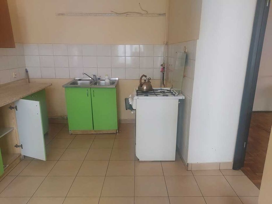 Duży pokój z kuchnią do remontu w Centrum