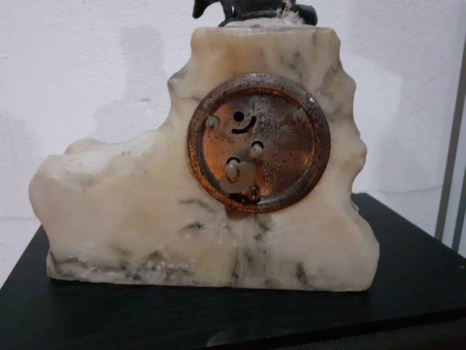 Conjunto de 6 relógios muito antigos a funcionar. Todos de corda.