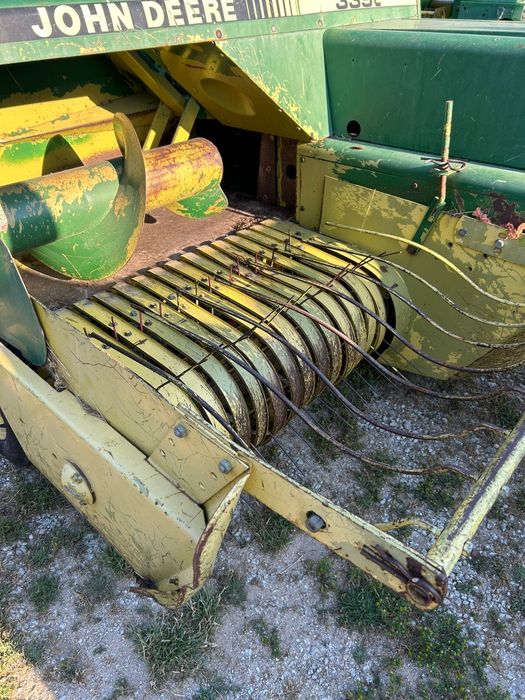 Enfardadeira JOHN DEER 339E em excelente estado