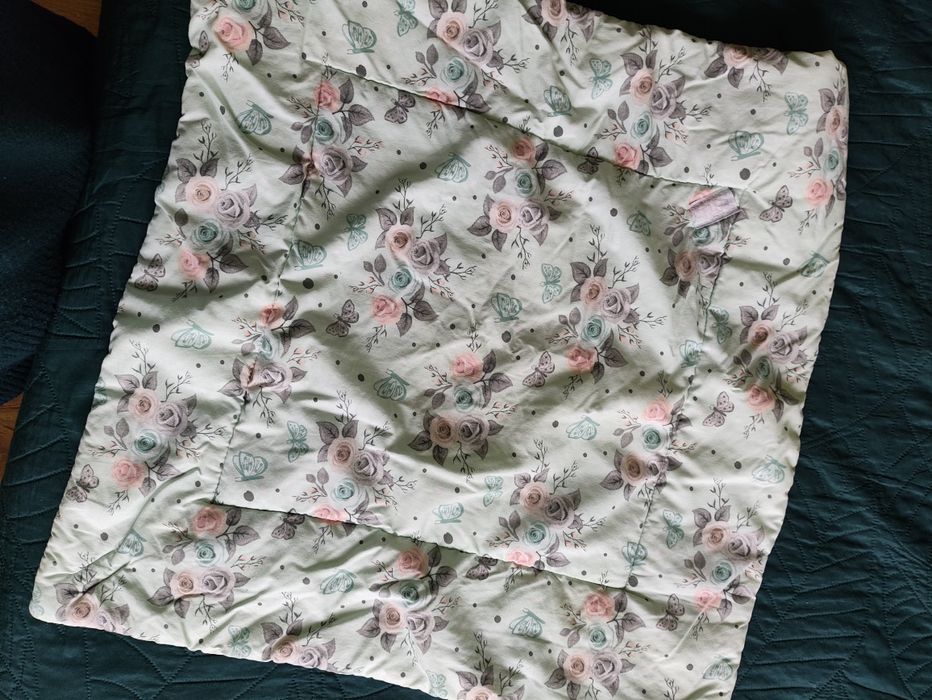 Rożek otulacz becik w róże miętowy kolor na rzep