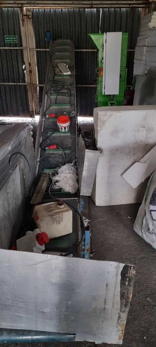 Kompaktor do styropianu EPS z taśmociągiem podajnikiem Bartontech C50