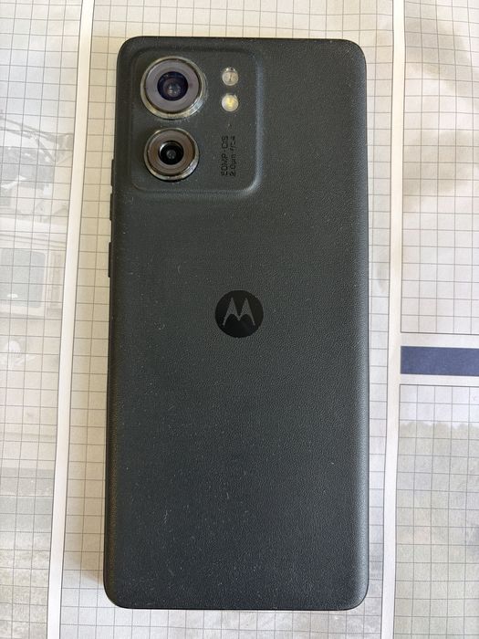 Motorola Edge 40 8/256 - komplet, stan bardzo dobry
