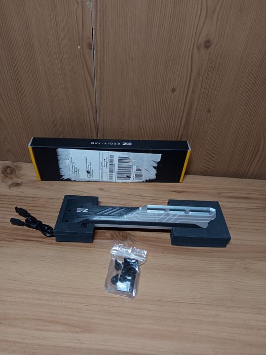 EZDIY-FAB 5 V 3-pinowy uchwyt na karty graficzne RGB