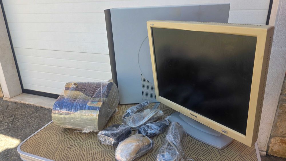 Computador Antigo + Monitor