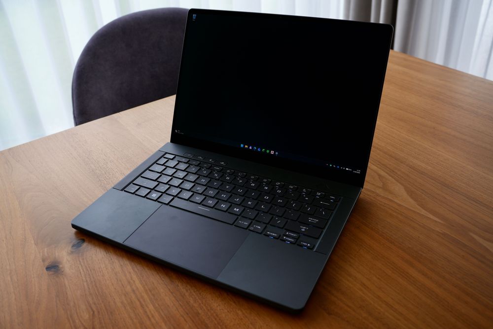 ASUS ROG Zephyrus G14 GA403UI-QS024W - R9-8945HS | 14''-120Hz | OLED | 32GB | 1TB | W11H | RTX 4070