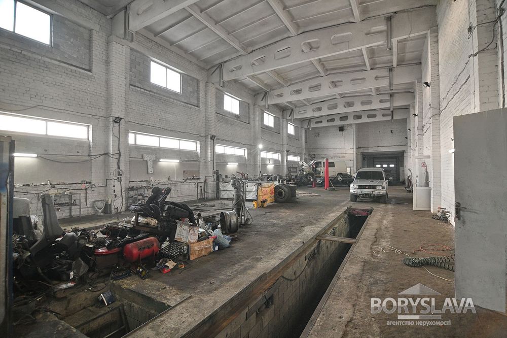 Комплекс будівель і споруд, приміщення СТО в місті Сарни
