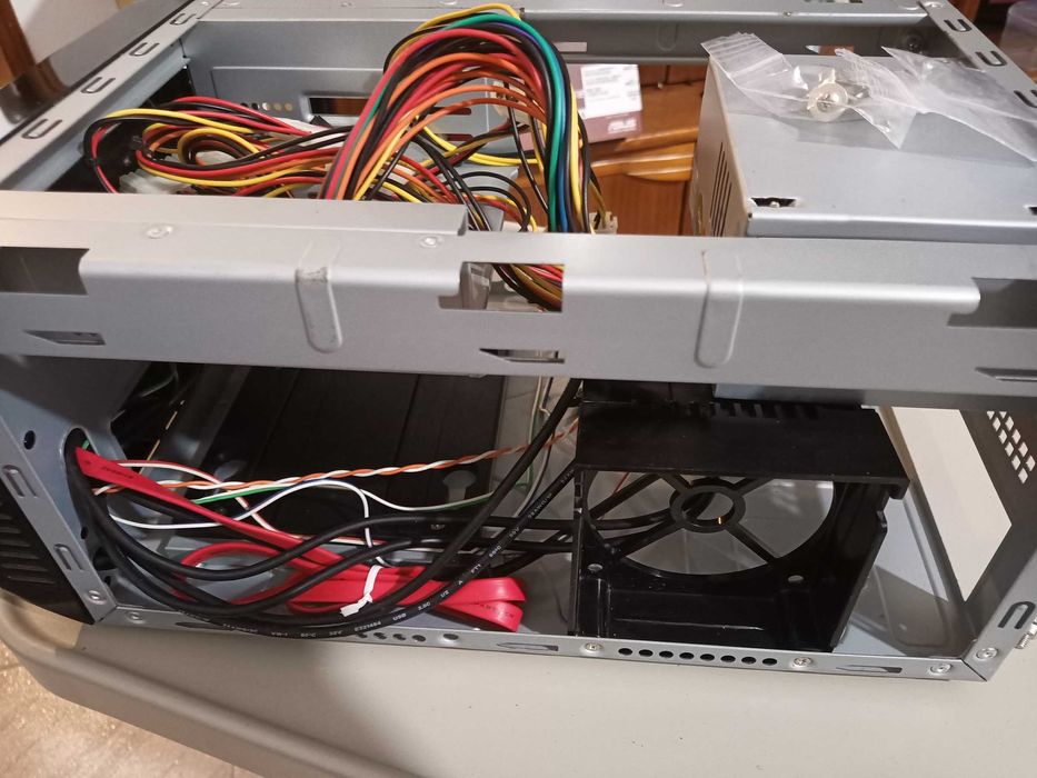 Caixa Desktop Mini ITX, com fonte 400W64343240099331123