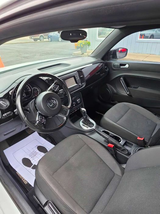 Volkswagen Beetle      2015