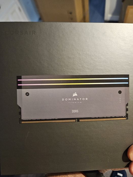 PC Gamer  Ryzen 7 9800X3D + RTX 4080 SUPER 64gb ddr5 corsair dominator