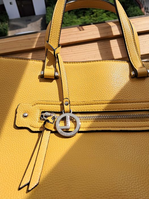 Duża torebka  firmy LCredi w pięknym żółtym kolorze