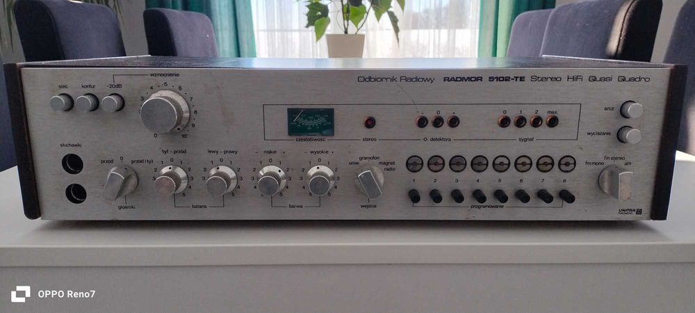 Wzmacniacz z wbudowanym odbiornikiem radiowymUnitra Radmor