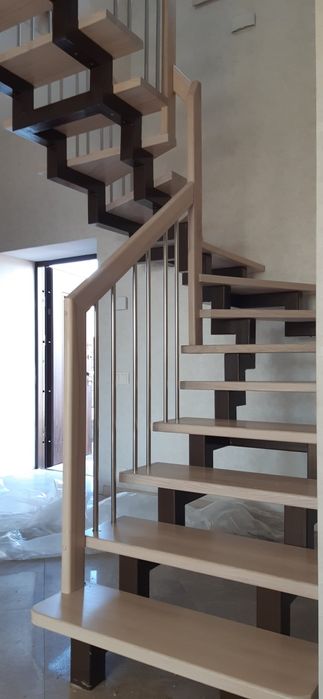 Сходи / Лестница.