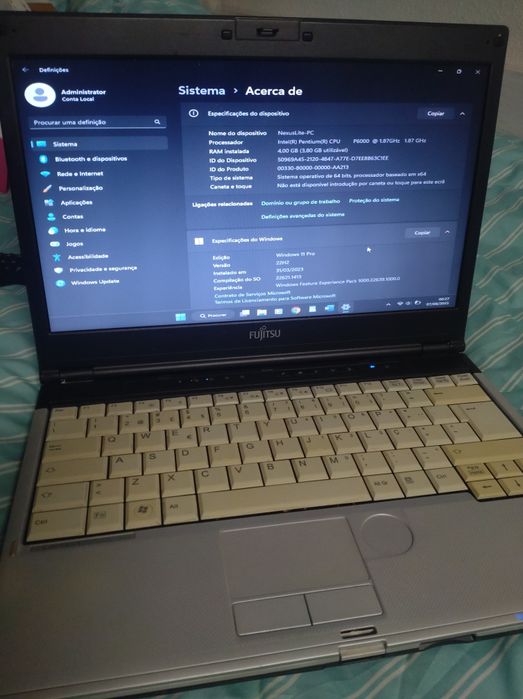 Portátil com win11 e Office 2019