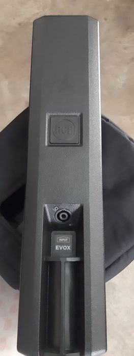 Coluna Array RCF Evox J8 como nova