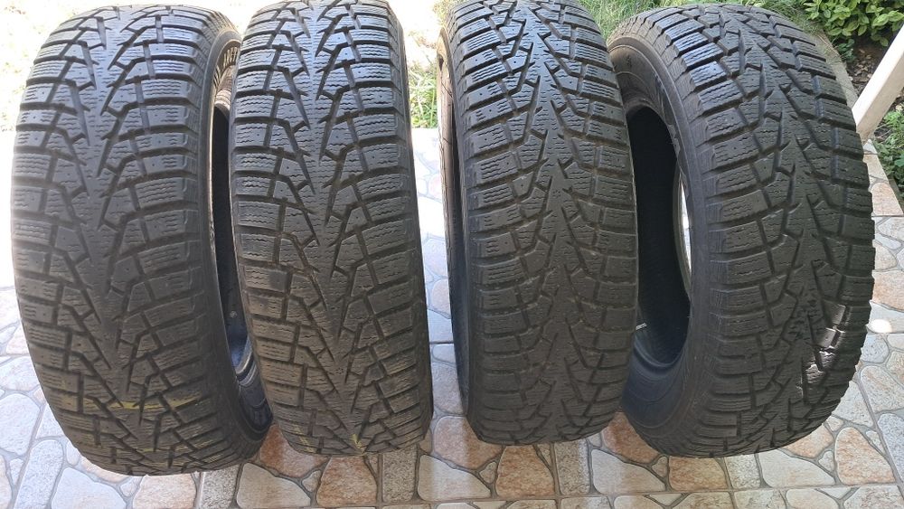 Продам резину Maxxis ArcticTrekker NP3 215/65 R16  102Т