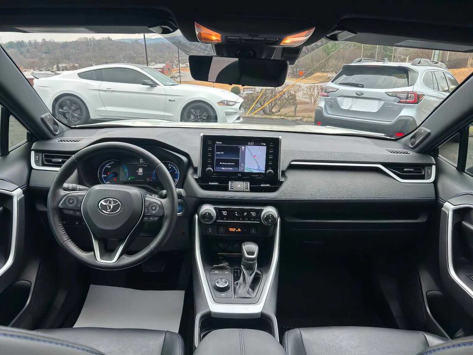 Toyota RAV4 XSE      2021