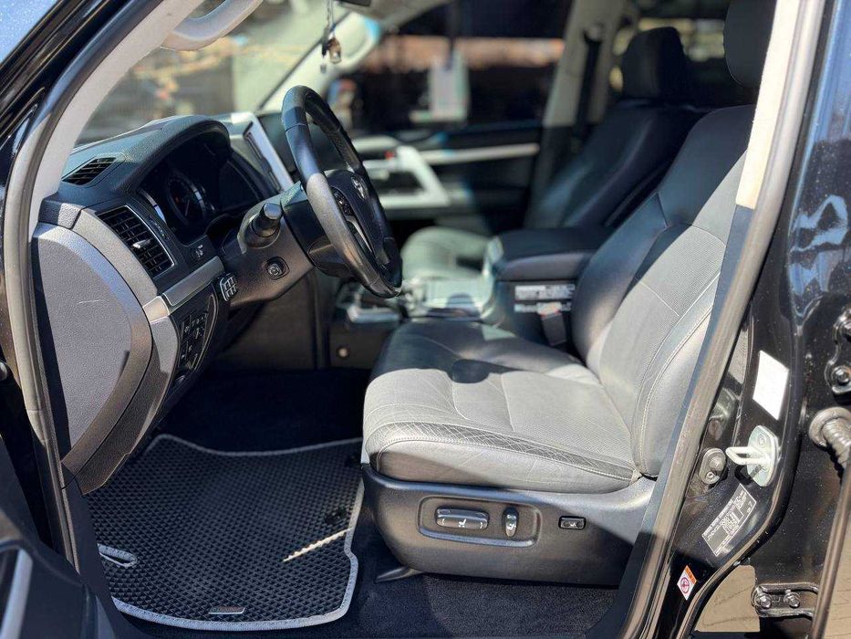 Toyota Land Cruiser 200